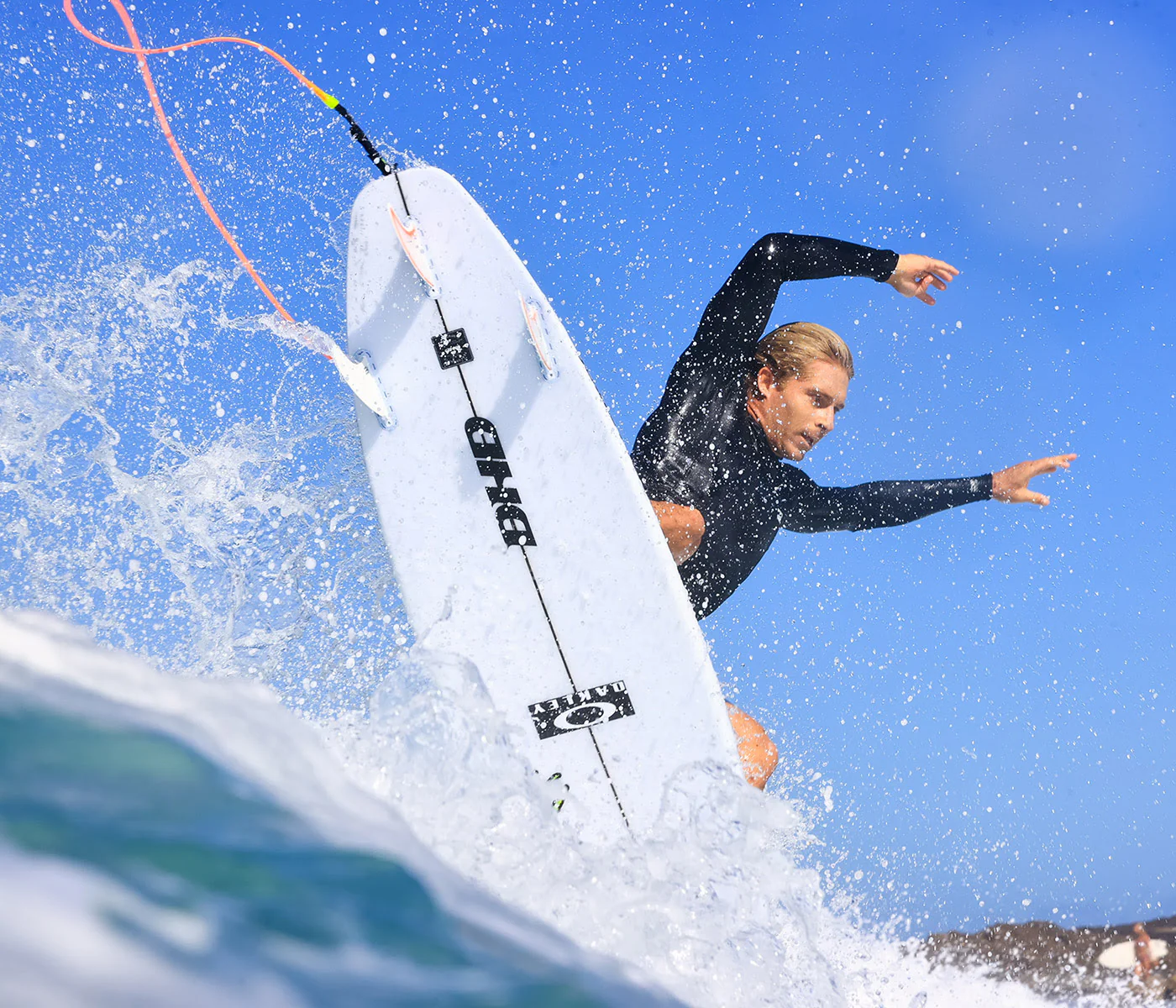 Futures Ethan Ewing Signature Fibreglass Large Thruster Fin Set - White/Red - Image 2