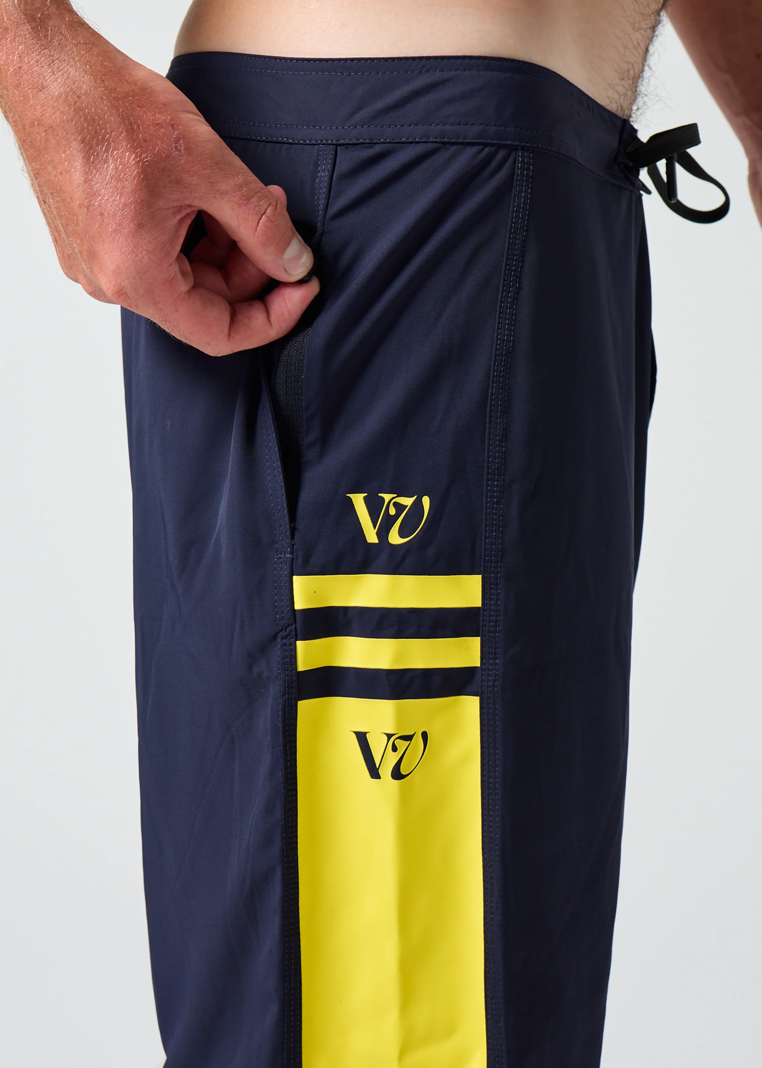 Rivvia Disclosure 19" Trunk - Blue/Yellow - Image 5