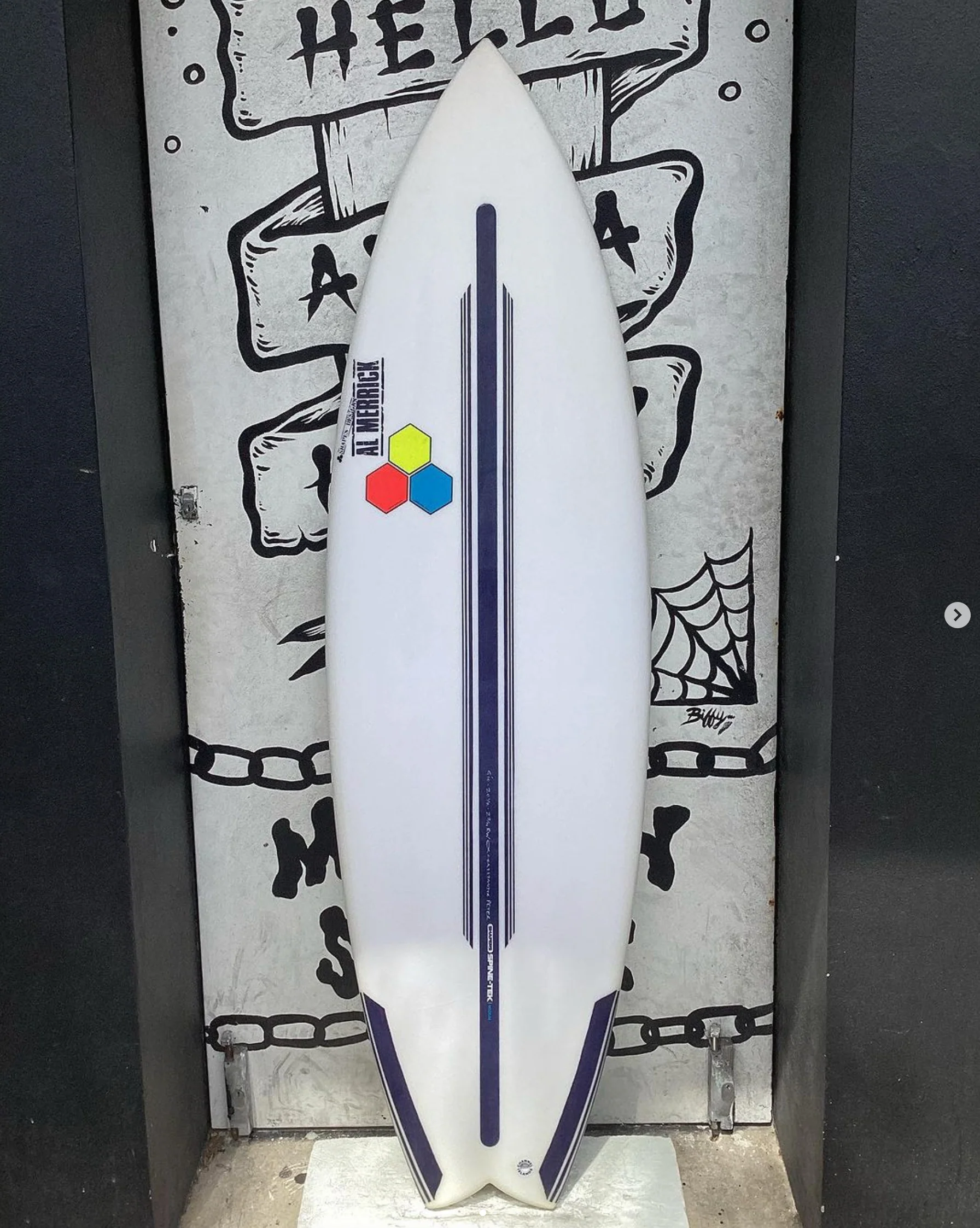 USED - 5'10 ROCKET WIDE SPINE-TEK (36L)
