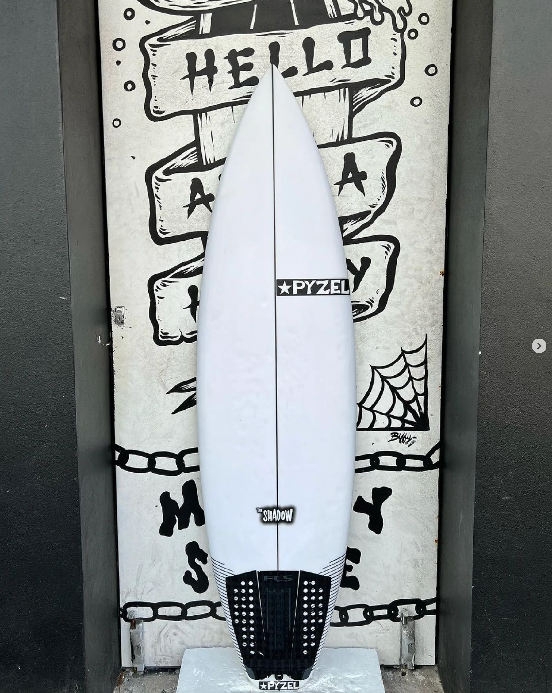 USED - 5'10 THE SHADOW (27L)