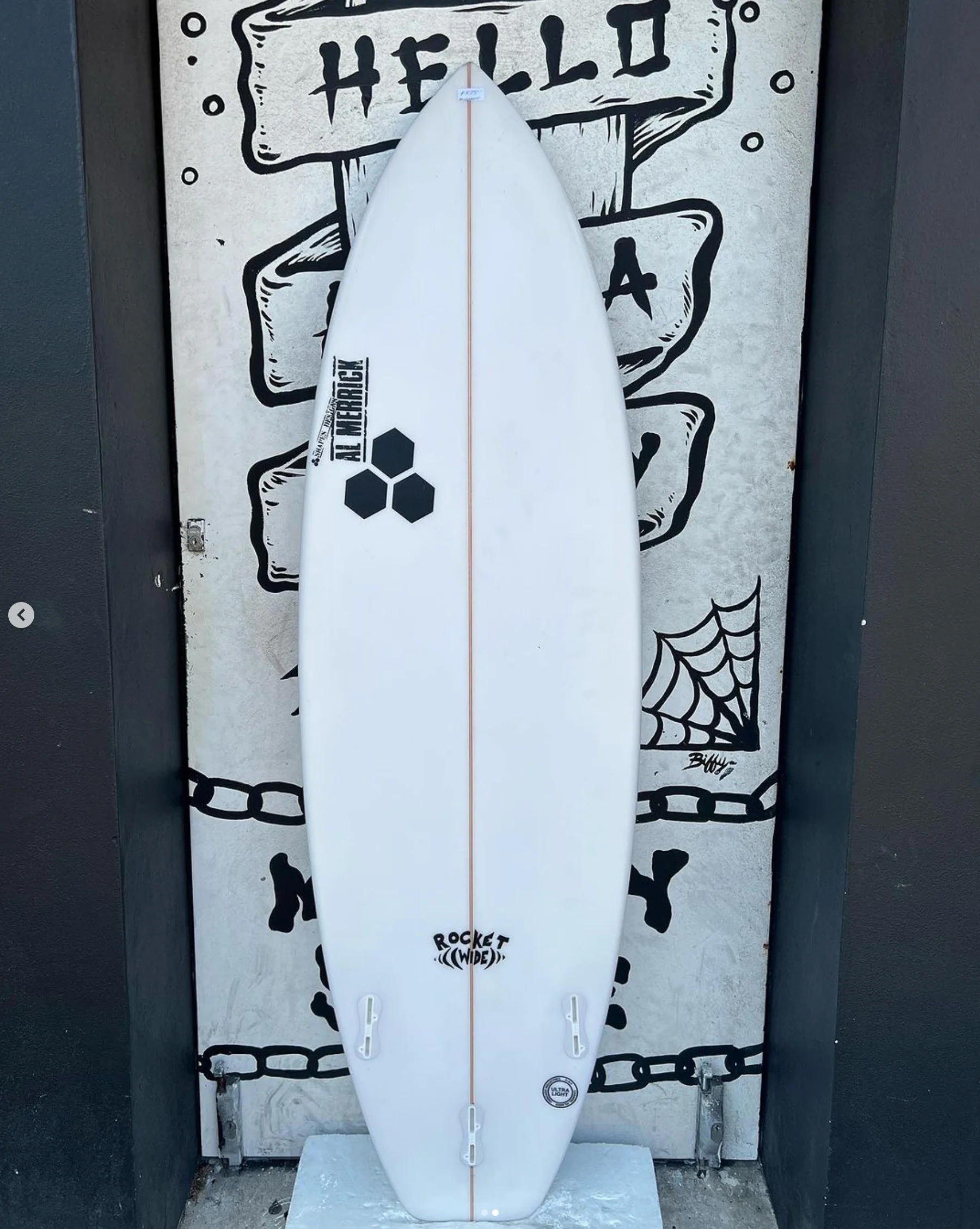 USED - 5'11 ROCKET WIDE (34.4L) - Image 2