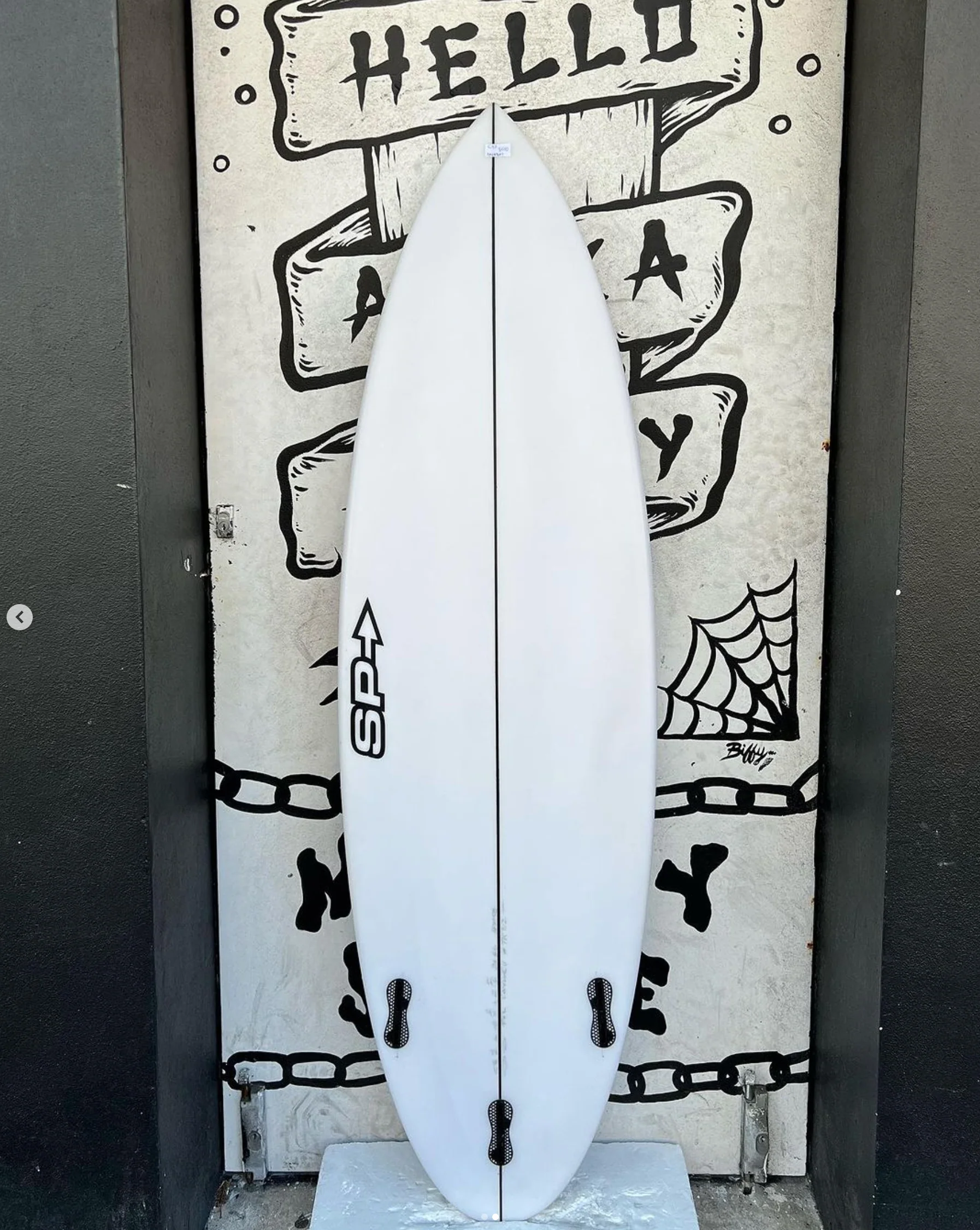 USED - 5'8 1/2 BLACK PEARL (26.6L) - Image 2